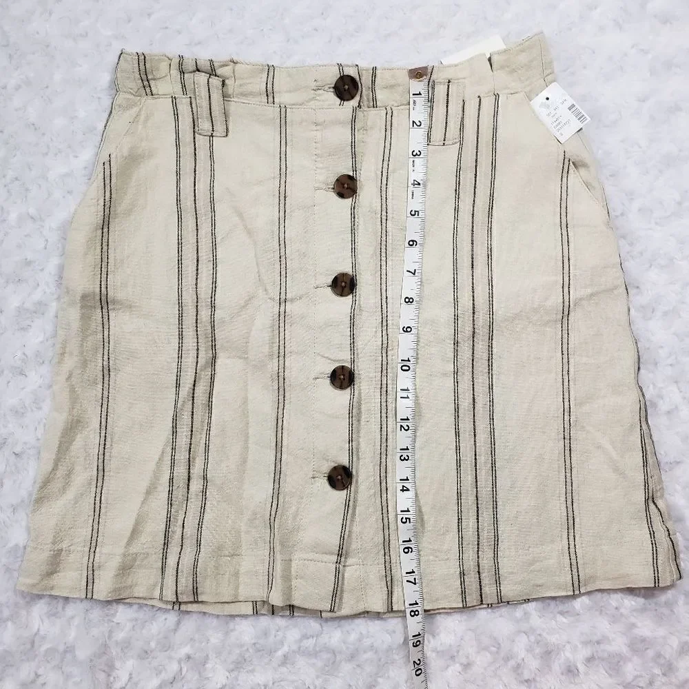 NWT Linen blend maurices button skirt
